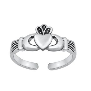 Tring med Claddagh symbolet