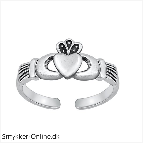 Tring med Claddagh symbolet