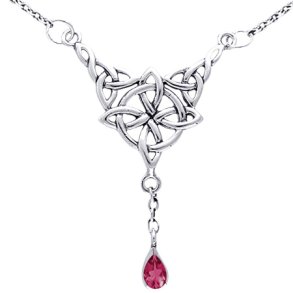 Halskde med Keltisk 4 punkts knude og Rubin